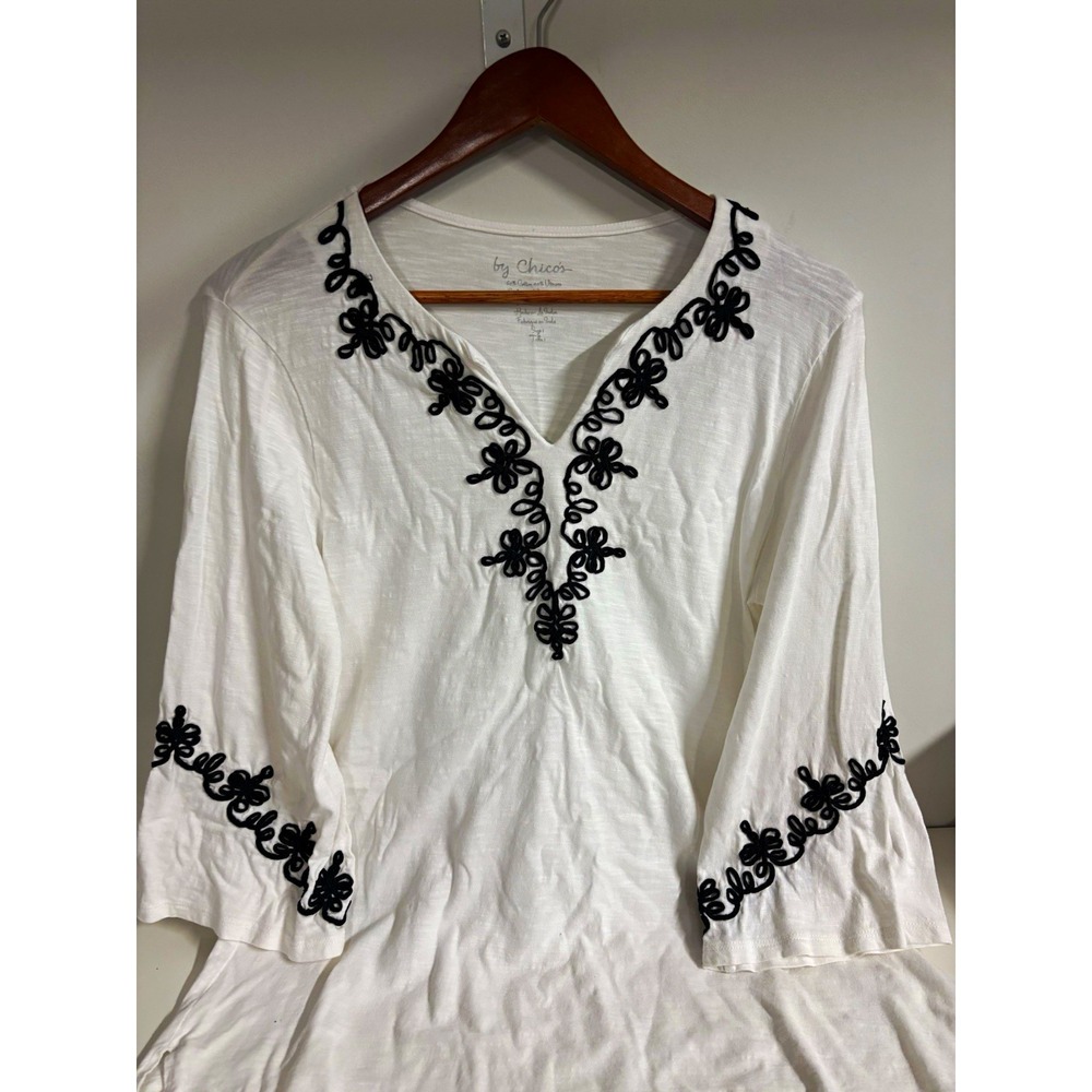 Chicos White V-Neck Knit Tunic Blouse 3/4 Bell Sleeve Embroidered Size 1 M